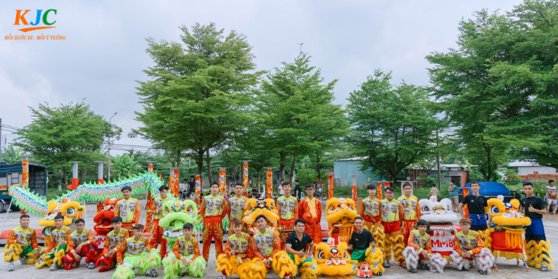 Múa lân sư rồng mừng trung thu KJC